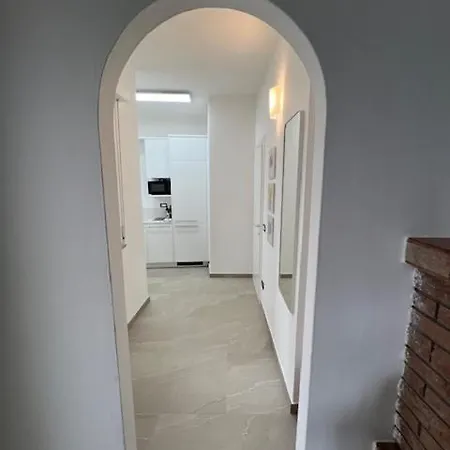 Haus And شقة برنزوني سول جاردا